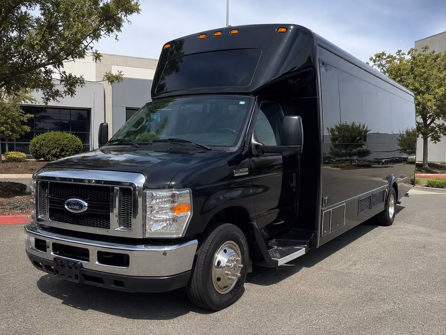 Buffalo Winery Tour & Pub Crawl Transportation onboard seating