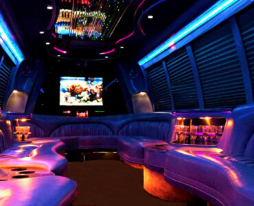 18 people party bus interior